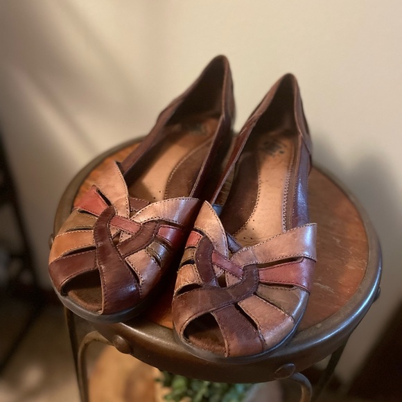 Earth Origins Women’s Leather Peeptoe Sandals Size 9. - Picture 5 of 6